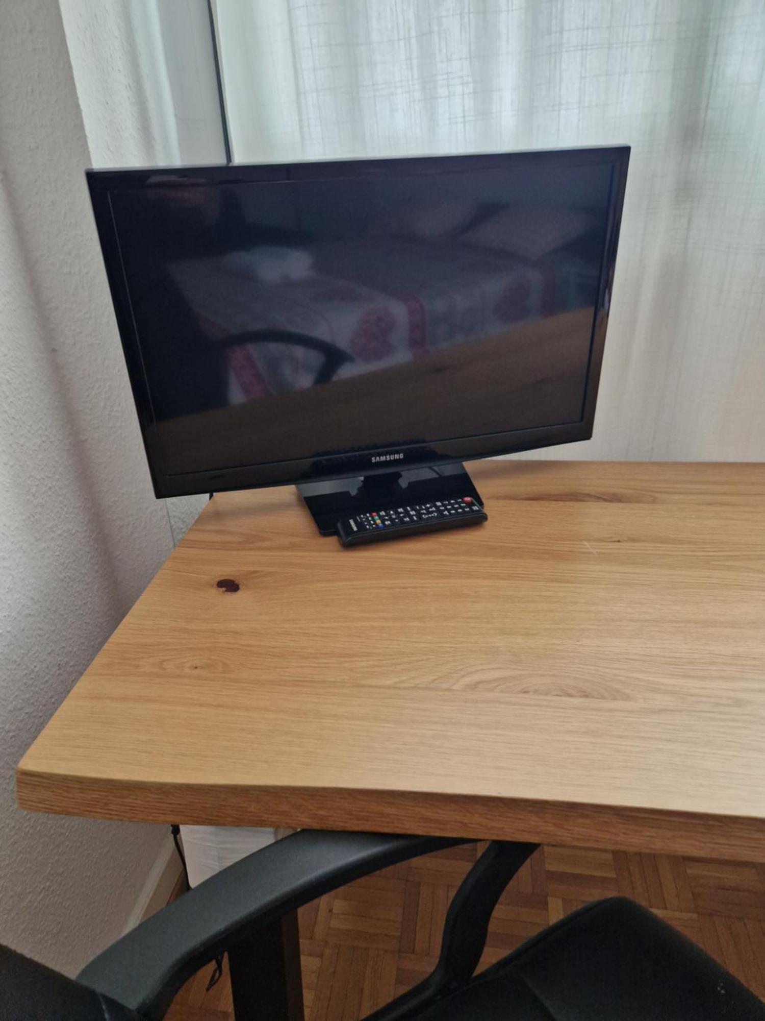 Room In Shared Apartment Geneva Bagian luar foto